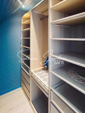 Maison en pierre au calme en campagne.