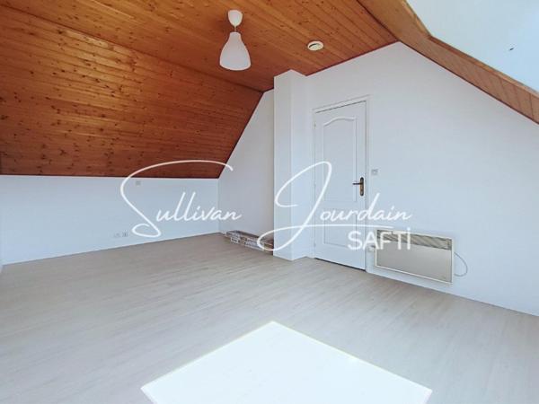 Maison en pierre au calme en campagne.