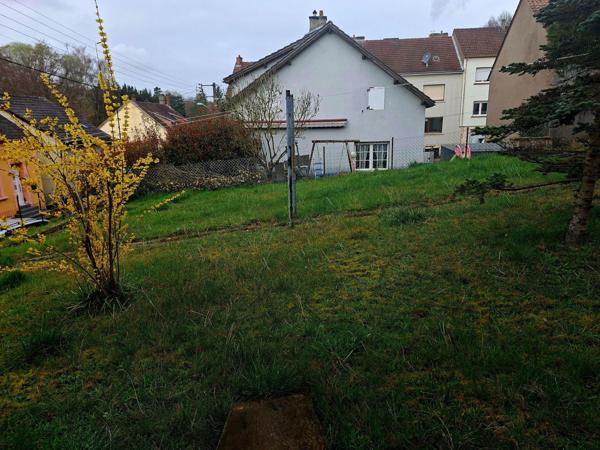 Jolie maison Lorraine dans rue calme.