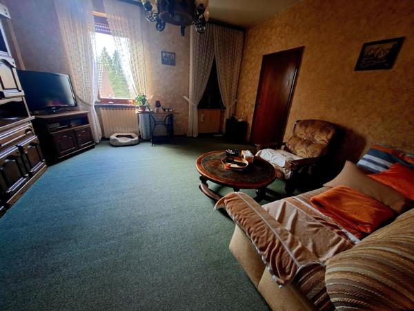 Jolie maison Lorraine dans rue calme.