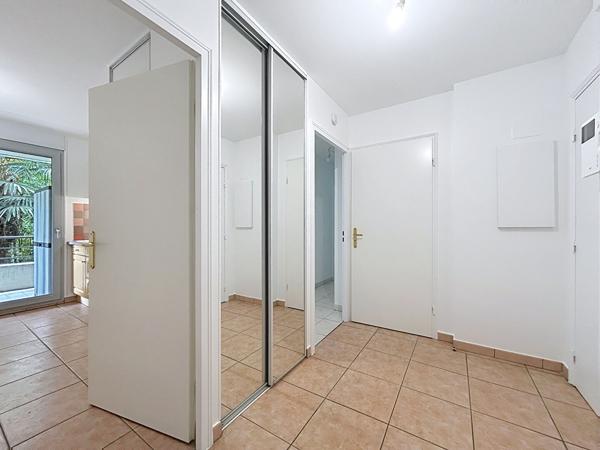 Lyon 7 : Spacieux T3 avec cuisine équipée, balcon, cave et garage