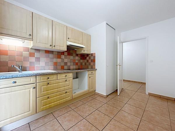 Lyon 7 : Spacieux T3 avec cuisine équipée, balcon, cave et garage