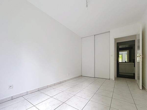 Lyon 7 : Spacieux T3 avec cuisine équipée, balcon, cave et garage