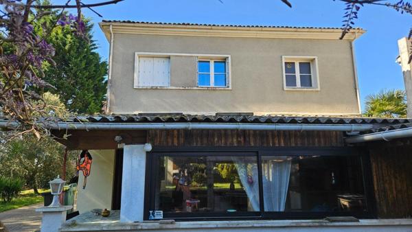 Maison individuelle à vendre à L'Éguille en Charente-Maritime (17600), ref : Ref 02053   
bourg