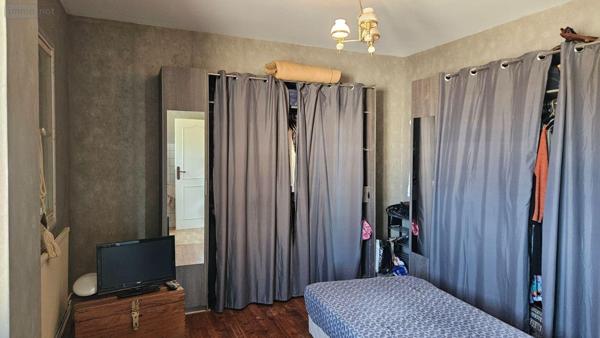 Maison individuelle à vendre à L'Éguille en Charente-Maritime (17600), ref : Ref 02053   
bourg