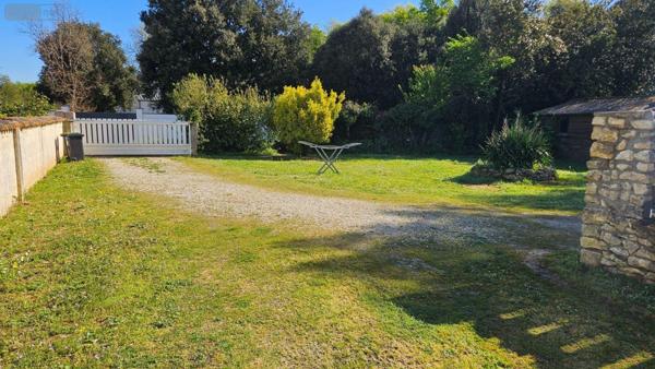 Maison individuelle à vendre à L'Éguille en Charente-Maritime (17600), ref : Ref 02053   
bourg