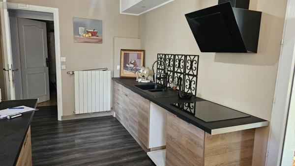 Maison individuelle à vendre à L'Éguille en Charente-Maritime (17600), ref : Ref 02053   
bourg