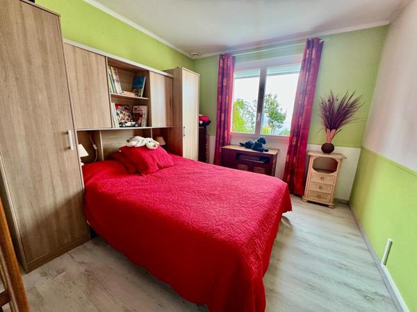 Maison située en campagne avec des dépendances