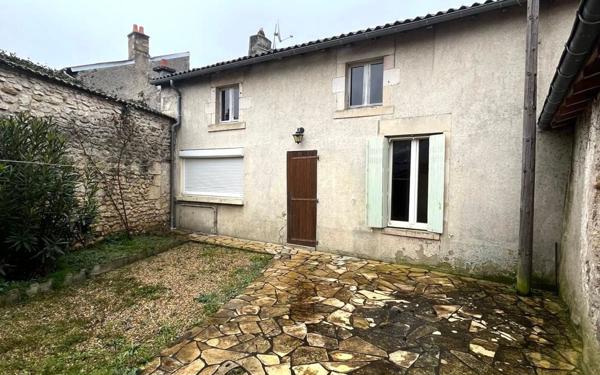 Maison à vendre    2 pièces •  Saint-Savin