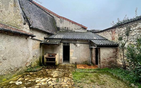 Maison à vendre    2 pièces •  Saint-Savin