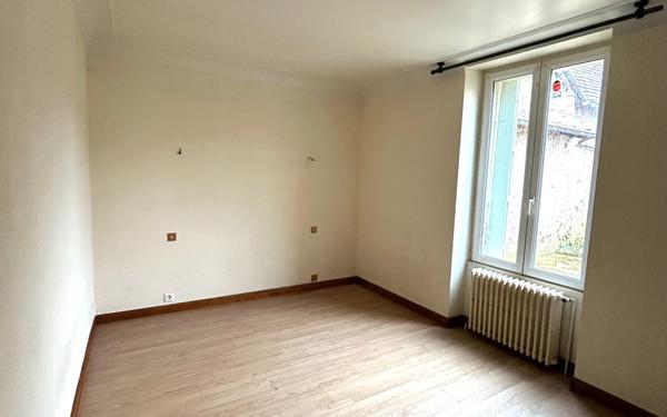 Maison à vendre    2 pièces •  Saint-Savin