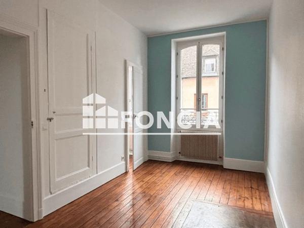 Location Maison 7 pièces 162.31 m² - 62 RUE DE PARIS Houdan 78550