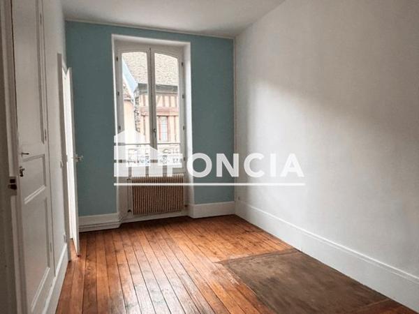 Location Maison 7 pièces 162.31 m² - 62 RUE DE PARIS Houdan 78550
