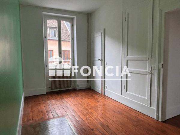 Location Maison 7 pièces 162.31 m² - 62 RUE DE PARIS Houdan 78550