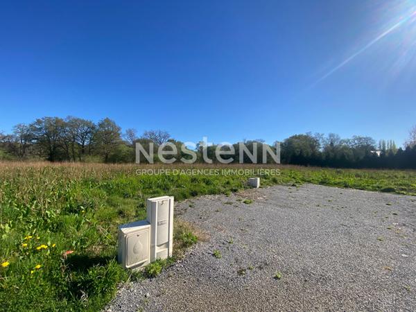 Terrain constructible viabilisé de 1030 m² , dont 516 m2 constructibles