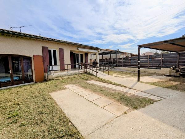 Villa de plain pied avec jardin