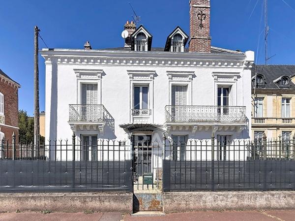 Demeure à vendre à  Etampes 7 pièce(s) 220 m2