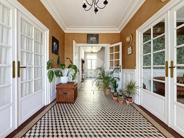 Demeure à vendre à  Etampes 7 pièce(s) 220 m2
