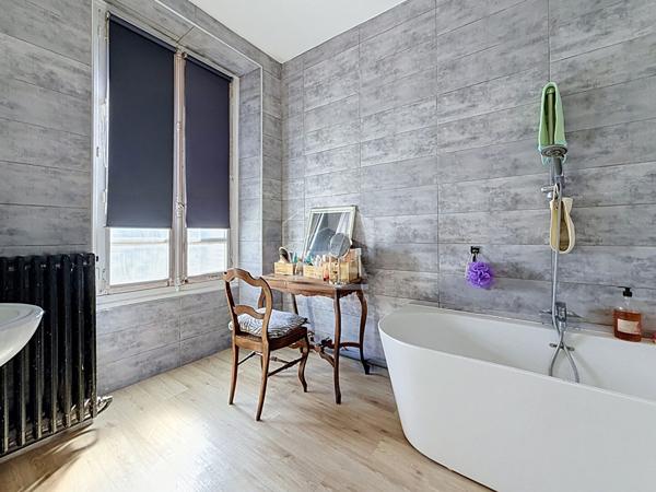 Demeure à vendre à  Etampes 7 pièce(s) 220 m2