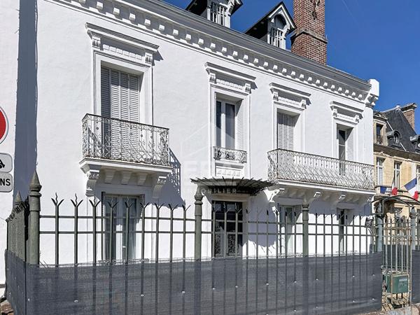 Demeure à vendre à  Etampes 7 pièce(s) 220 m2