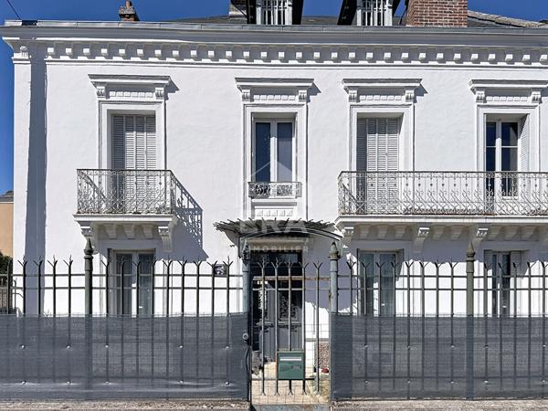 Demeure à vendre à  Etampes 7 pièce(s) 220 m2