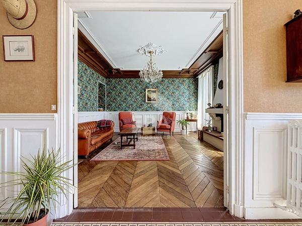 Demeure à vendre à  Etampes 7 pièce(s) 220 m2