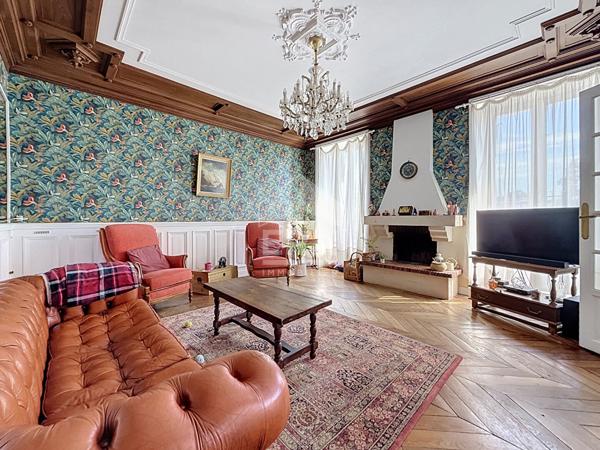 Demeure à vendre à  Etampes 7 pièce(s) 220 m2