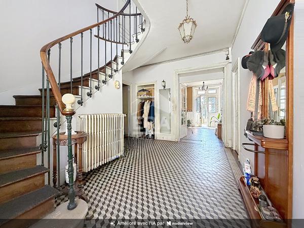 Demeure à vendre à  Etampes 7 pièce(s) 220 m2