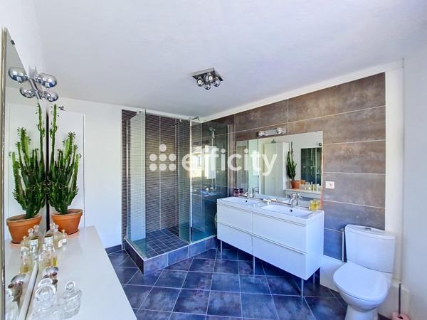 Maison
         6 pièces
        - 227 m² Bien prestige 599 000 € *