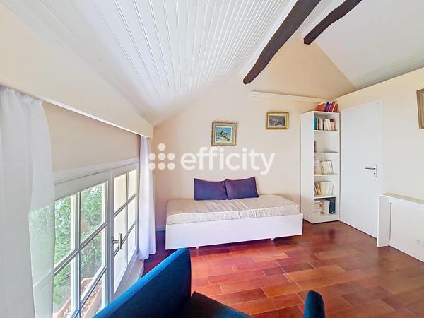 Maison
         6 pièces
        - 227 m² Bien prestige 599 000 € *