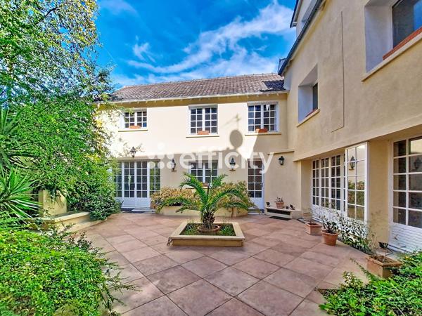Maison
         6 pièces
        - 227 m² Bien prestige 599 000 € *