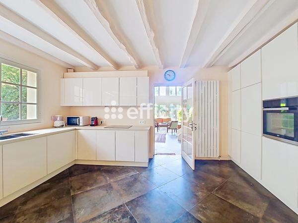 Maison
         6 pièces
        - 227 m² Bien prestige 599 000 € *