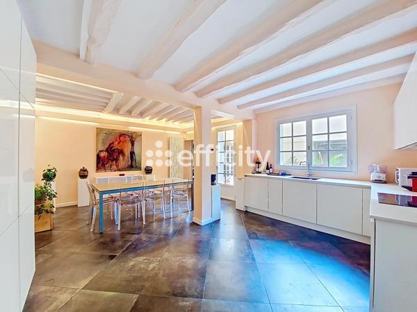 Maison
         6 pièces
        - 227 m² Bien prestige 599 000 € *