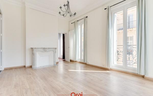 Appartement à vendre    4 pièces • 117 m2 Marseille 1