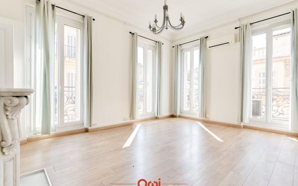 Appartement à vendre    4 pièces • 117 m2 Marseille 1