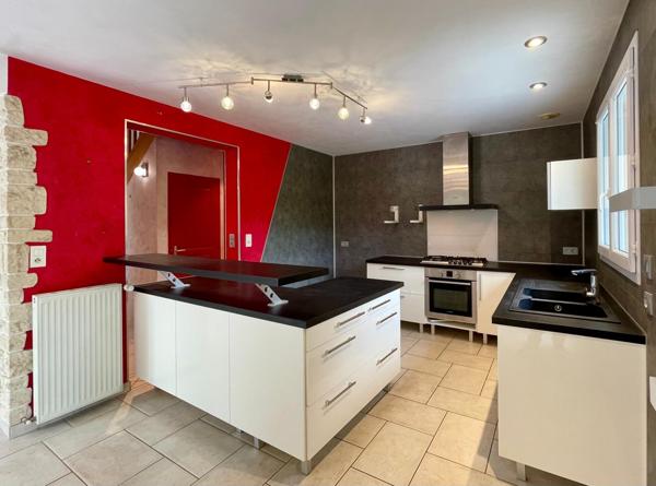 Maison familiale avec piscine, grand terrain et superbe vue – L’Étoile (39570)