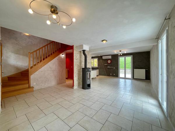 Maison familiale avec piscine, grand terrain et superbe vue – L’Étoile (39570)