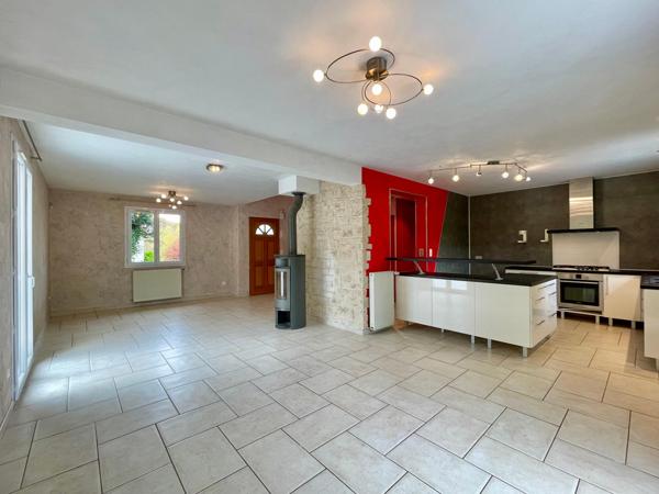 Maison familiale avec piscine, grand terrain et superbe vue – L’Étoile (39570)