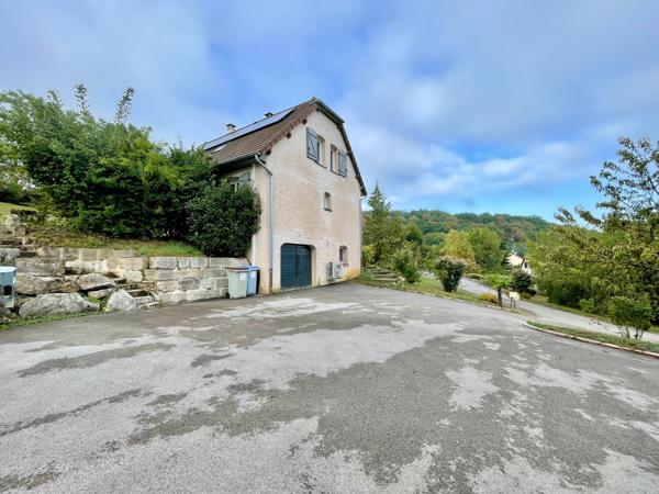 Maison familiale avec piscine, grand terrain et superbe vue – L’Étoile (39570)