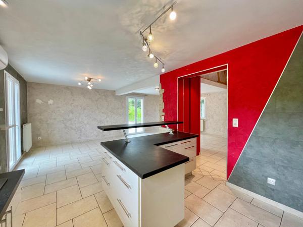 Maison familiale avec piscine, grand terrain et superbe vue – L’Étoile (39570)