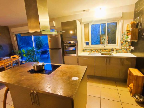 Maison de plain-pied d'environ 112 m2 avec garage attenant