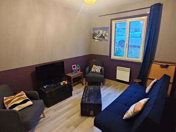 Maison de plain-pied d'environ 112 m2 avec garage attenant