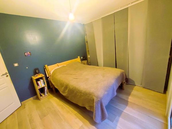 Maison de plain-pied d'environ 112 m2 avec garage attenant