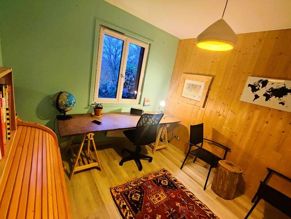 Maison de plain-pied d'environ 112 m2 avec garage attenant