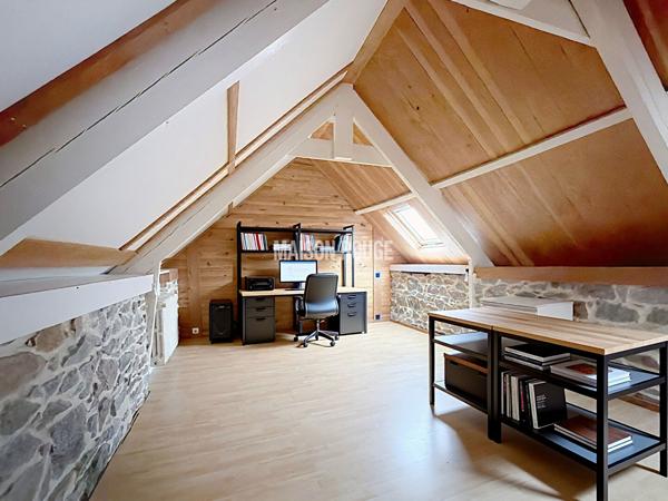 Maison atypique - Vie de plain-pied avec vue dégagée - Maison avec atelier habitable - Langueux