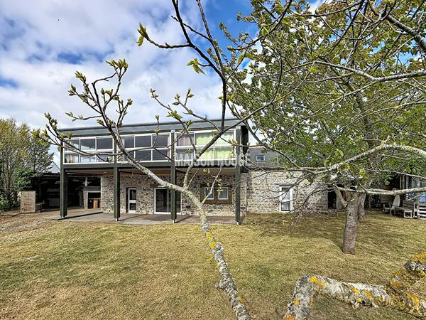 Maison atypique - Vie de plain-pied avec vue dégagée - Maison avec atelier habitable - Langueux