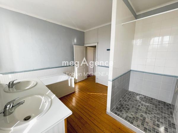 Maison à VEZINS, 49340 - 10 pièces 233m²