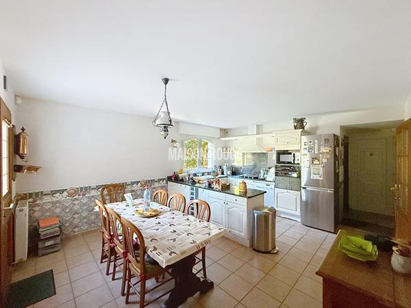 Maison 5 chambres, piscine, proche commerces et plage