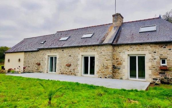 Maison à louer    5 pièces •  Ploumagoar