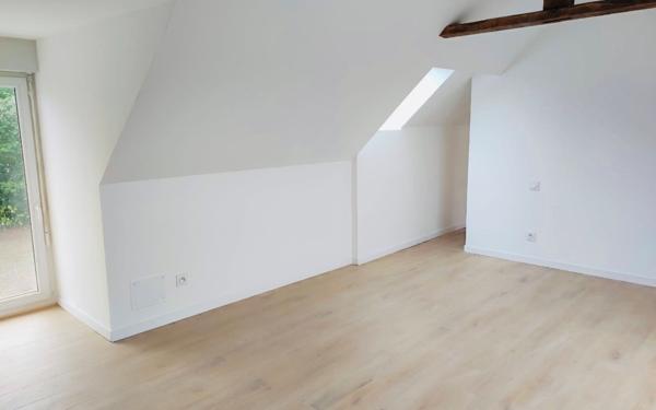 Maison à louer    5 pièces •  Ploumagoar